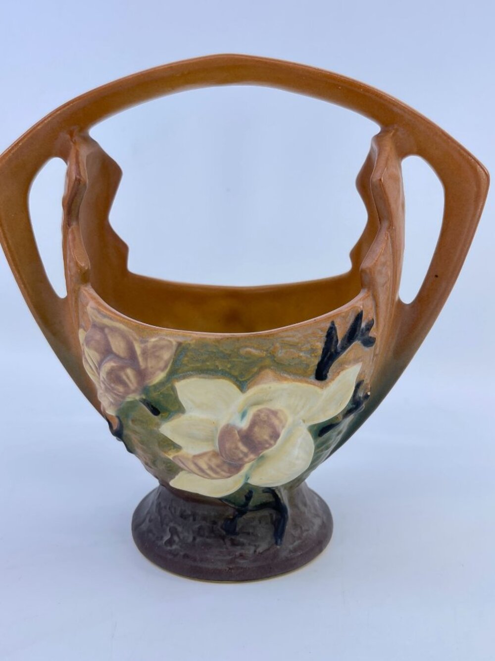 vintage roseville pottery magnolia double handle vase 383-7 usa has chip